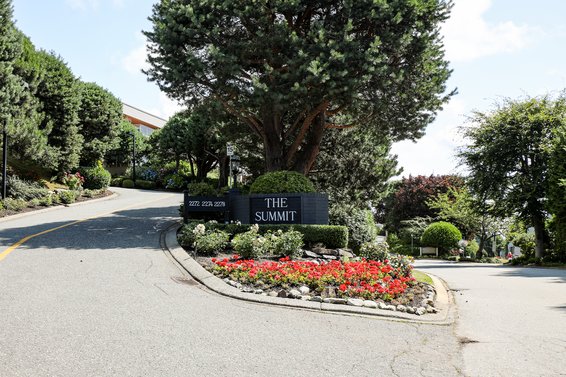 The Summit - 2278 Folkestone | Townhomes For Sale + Listing Alerts