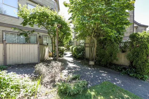 Kensington Garden - 925 Tobruck | Townhomes For Sale + Alerts  