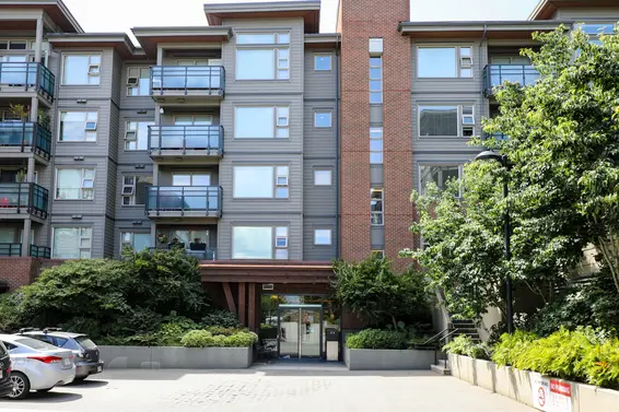 District Crossing - 1677 Lloyd | Condos For Sale + New Listing Alerts  