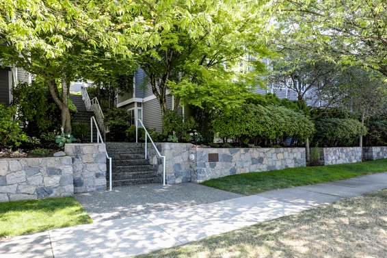 Vista Pointe - 222 W 4th St | Condos For Sale + Listing Alerts