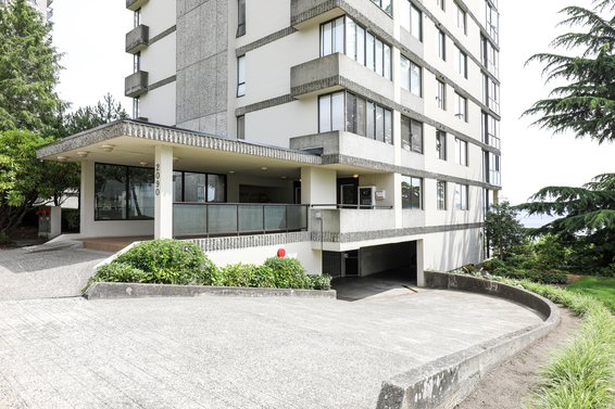 2090 Argyle Avenue, West Vancouver