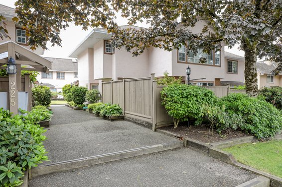 Bellevue Court - 225 W 16th St | Townhomes For Sale + Listing Alerts