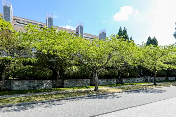 Vista Pointe - 222 W 4th St | Condos For Sale + Listing Alerts  