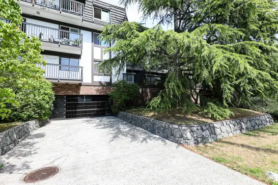 Hampton Court - 270 W 3rd St | Condos For Sale + Listing Alerts  