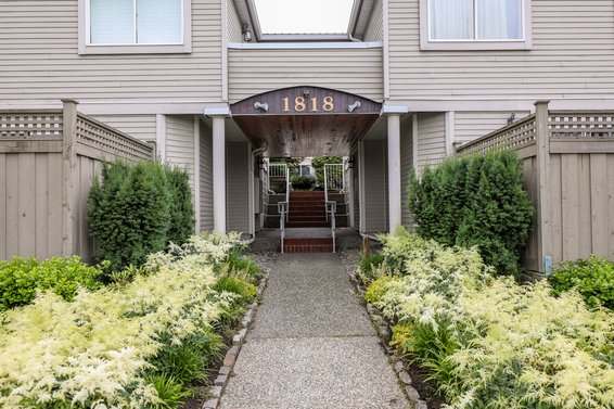 Chesterfield Court - 1818 Chesterfield | Townhomes For Sale + Alerts