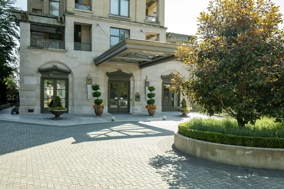 The Edgewater - 2288 Bellevue | Condos For Sale + Listing Alerts  