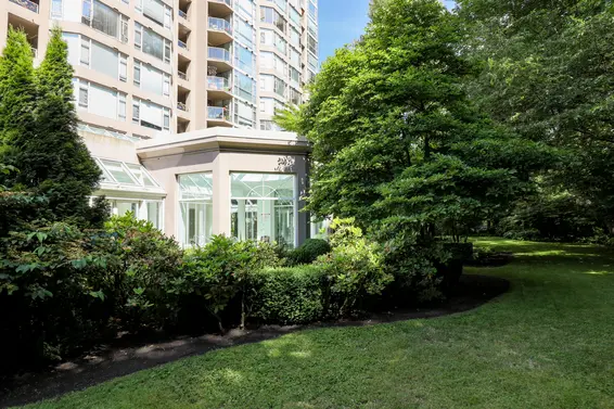 Carlton at the Club - 1327 E Keith Rd | Condos For Sale + Listing Alerts  