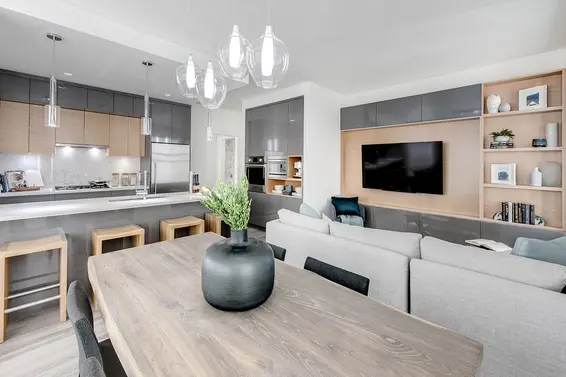 Walter's Place, Lynn Valley - 1327 Draycott Road  