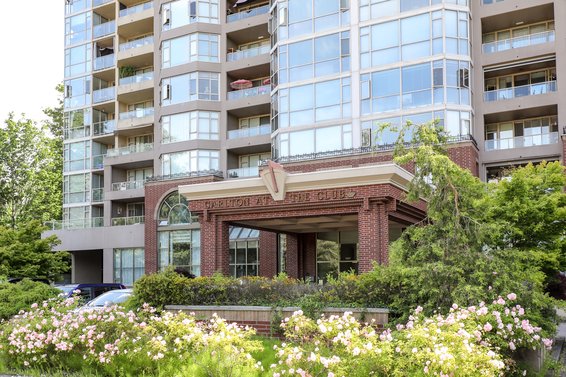 Carlton at the Club - 1327 E Keith Rd | Condos For Sale + Listing Alerts