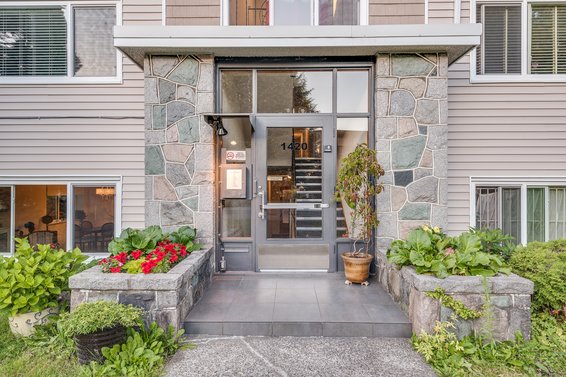 Sundale - 1420 Chesterfield Avenue