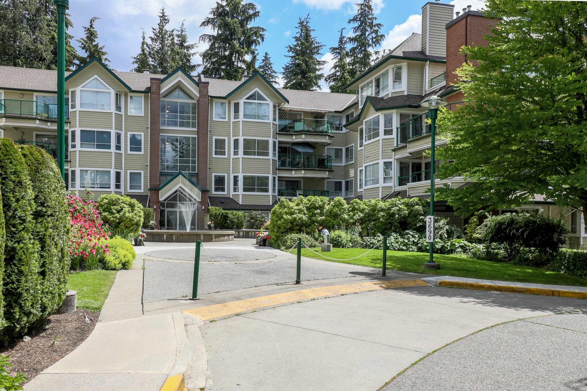 Parkgate Manor 3690 Banff Ct Condos For Sale & Sold