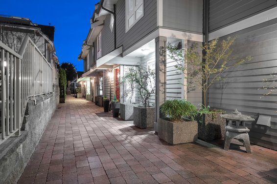 St. Andrews Court - 227 E 11th St | Townhomes For Sale + Alerts