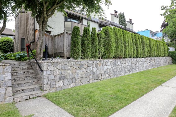 Cedar Court - 220 E 11th St | Townhomes For Sale + Listing Alerts