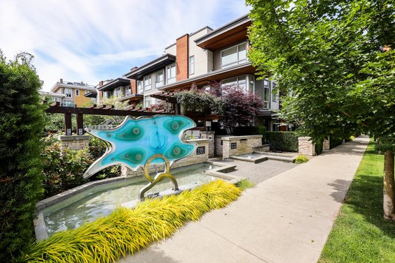 735 W 15th Street, North Vancouver