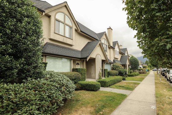 Tudor Gate - 1701 Chesterfield | Townhomes For Sale + Listing Alerts