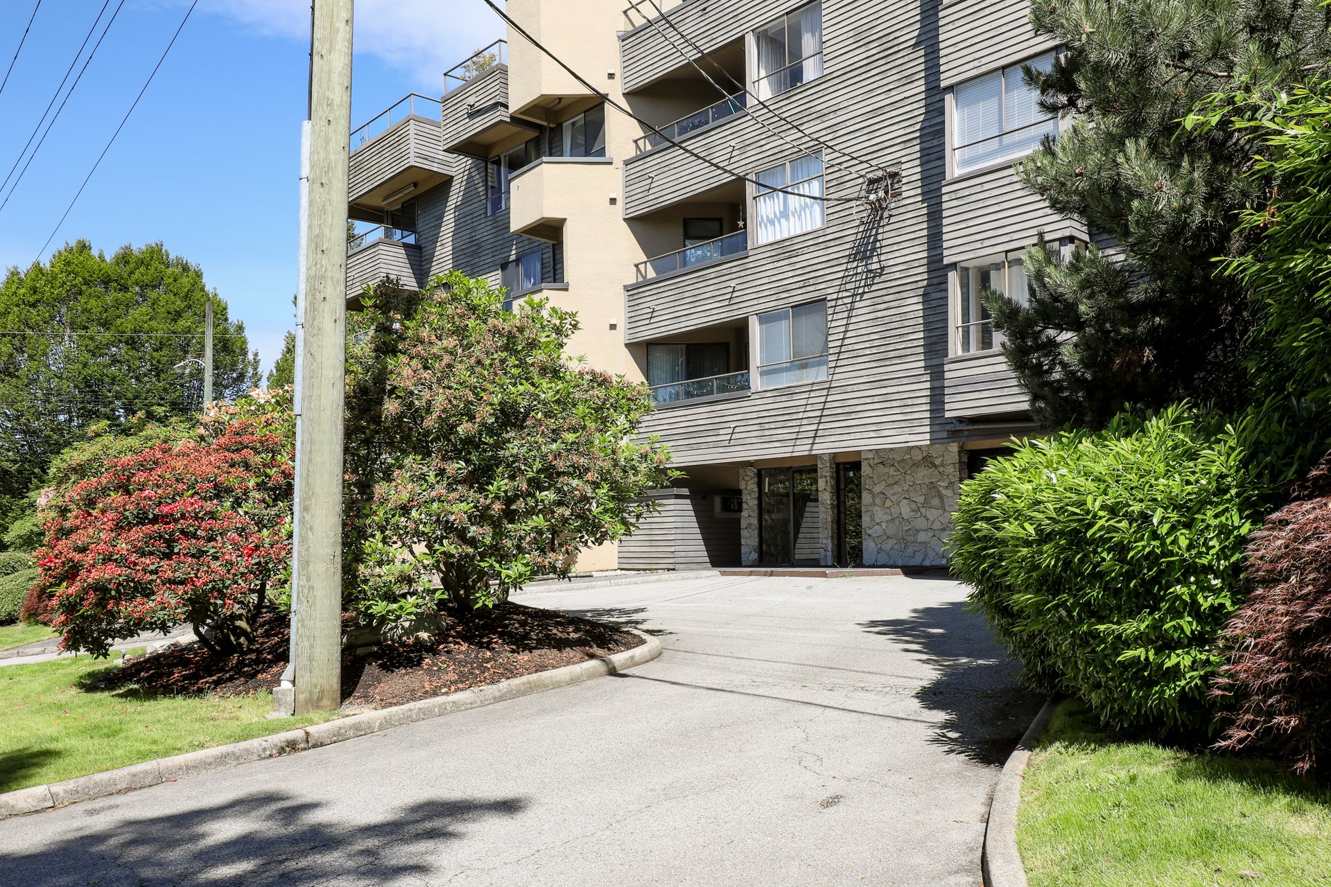 The Windsor 114 E Windsor Rd Condos For Sale + Sold Listings