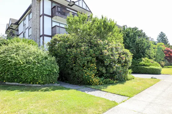 Hillshire Place - 310 E 3rd St | Condos For Sale + Listing Alerts  