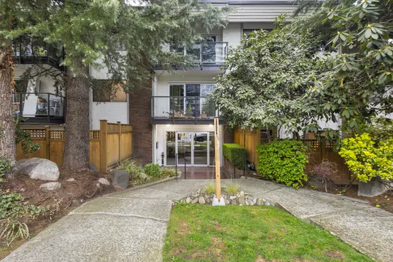 1515 Chesterfield Avenue, North Vancouver For Sale - image 1