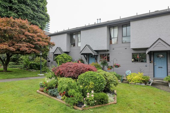 Carlton Court - 225 W 14th St | Townhomes For Sale + Alerts
