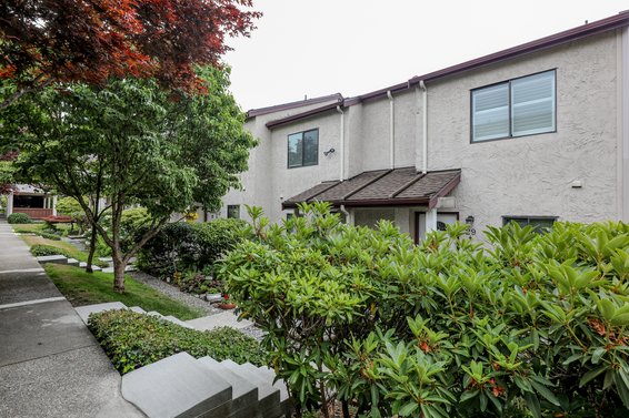 Custer Place - 230 W 14th St | Townhomes For Sale + Listing Alerts