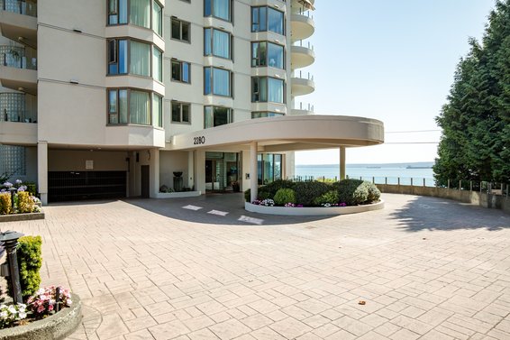 Regatta Pointe - 2280 Bellevue Ave | Condos For Sale + Listing Alerts