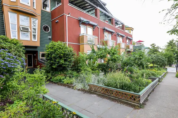 Quayside Village - 510 Chesterfield | Condos For Sale + Alerts  