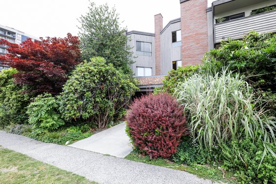 Lions Gate Manor - 206 E 15th St | Condos For Sale + Alerts