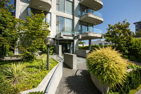 570 18Th Street, West Vancouver