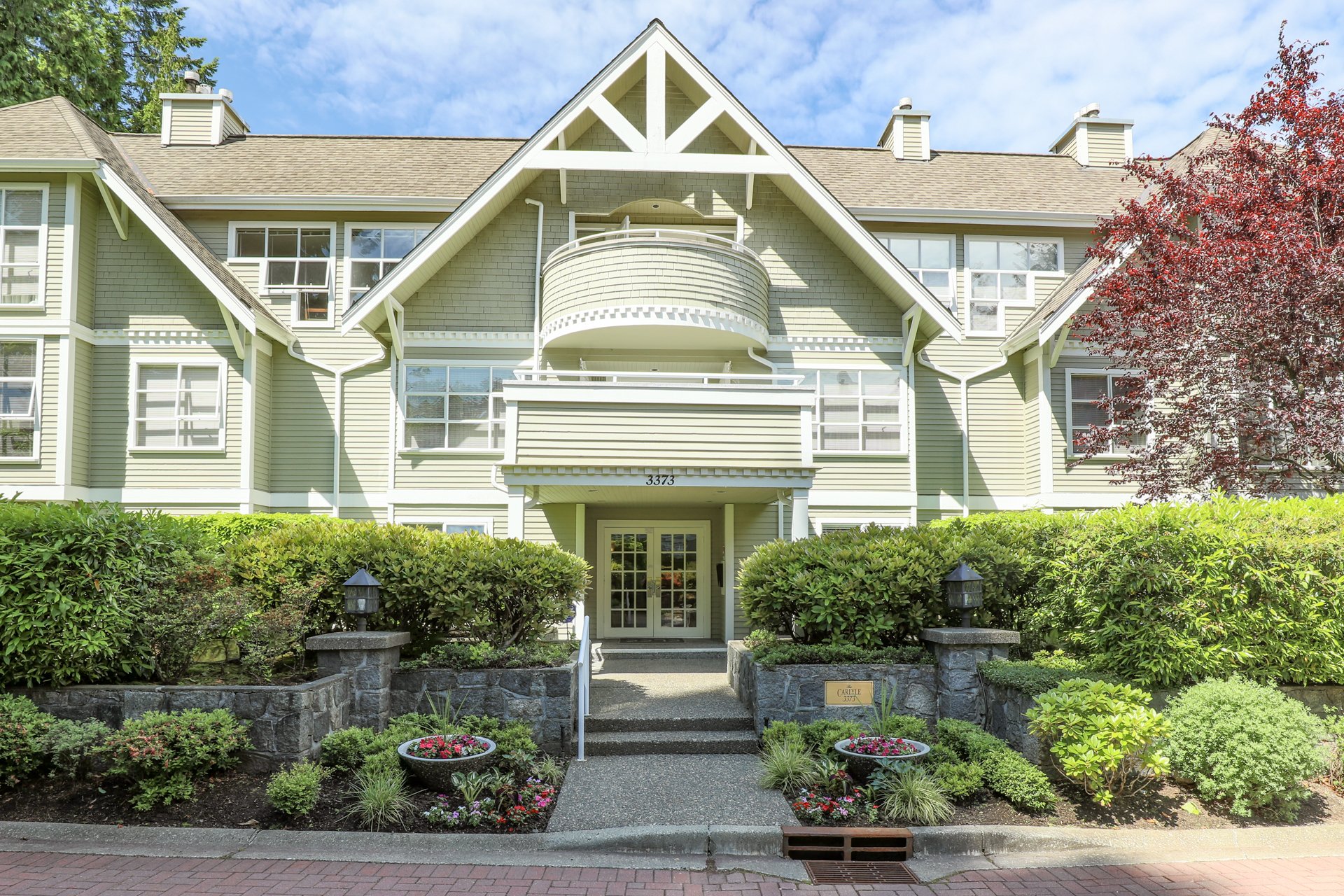 The Carlyle 3373 Capilano Condos For Sale + Sold Listings