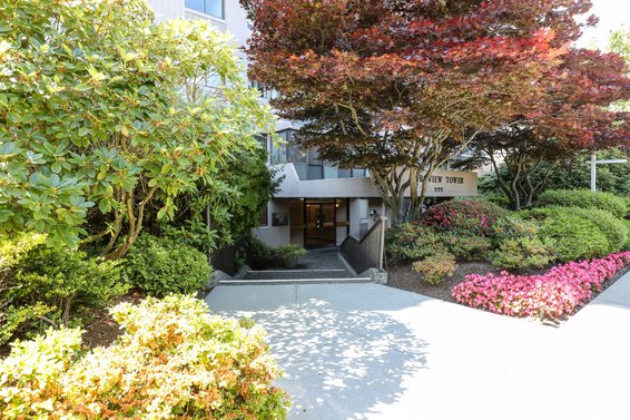 555 13th Street, West Vancouver