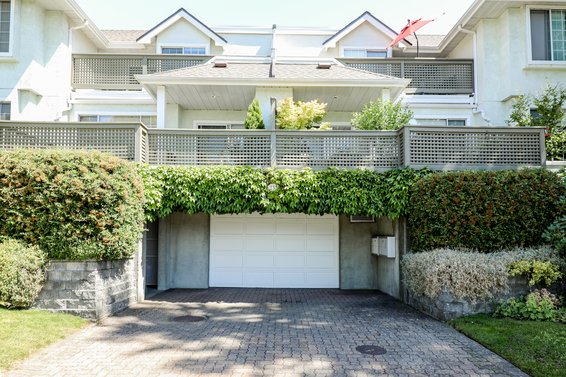 Jeffrey Court - 232 E 6th St | Townhomes For Sale + Listing Alerts