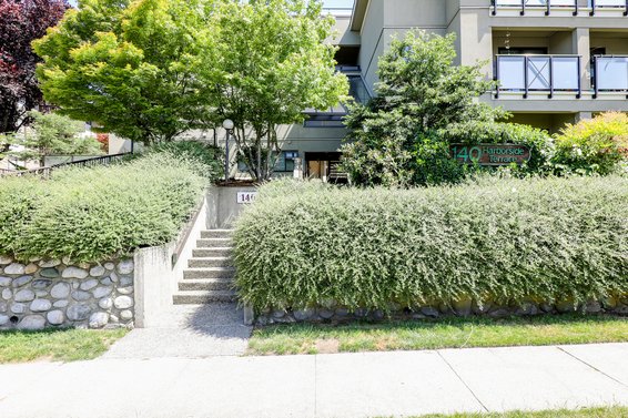 Harbourside Court - 140 E 4th St | Condos For Sale + Listing Alerts