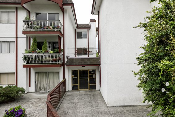Del Amo - 135 W 21st St | Condos For Sale + Listing Alerts