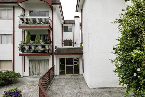 Del Amo - 135 W 21st St | Condos For Sale + Listing Alerts  