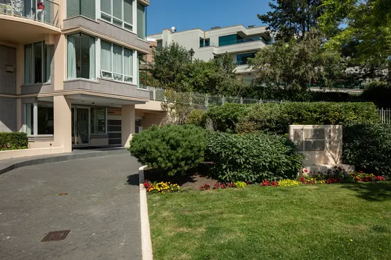 Belle Fleur - 2243 Bellevue | Condos For Sale + Listing Alerts  