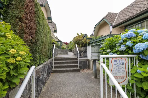 East Pointe Lane - 2160 Eastern Ave | Townhomes For Sale + Alerts  