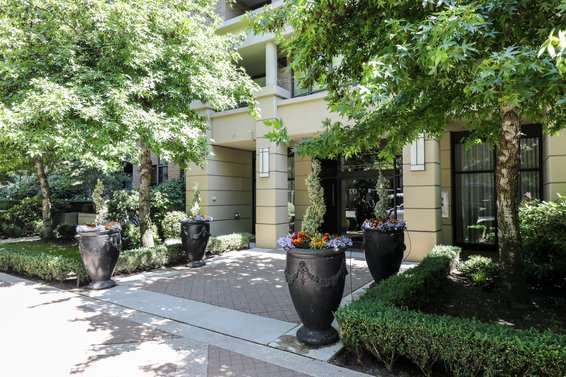 One Park Lane - 170 W 1st St | Condos For Sale + Listing Alerts