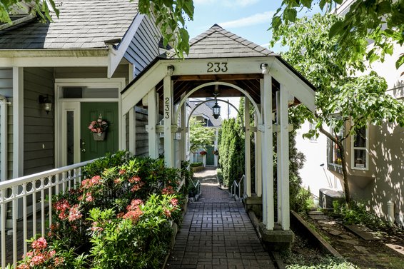 St Andrews House - 233 E 6th St | Townhomes For Sale + Alerts