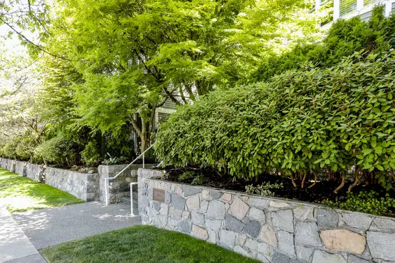 Vista Pointe - 222 W 4th St | Condos For Sale + Listing Alerts  