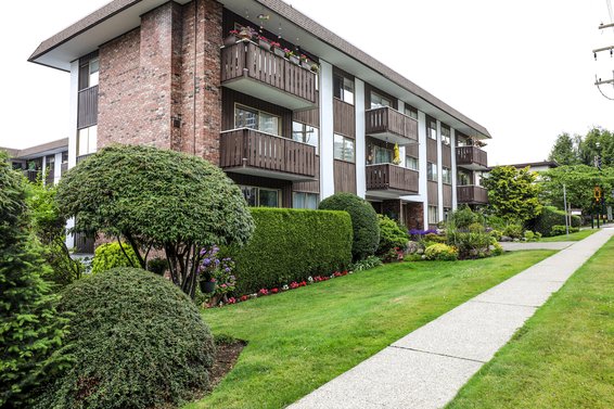 Chesterfield Manor - 1345 Chesterfield | Condos For Sale + Alerts