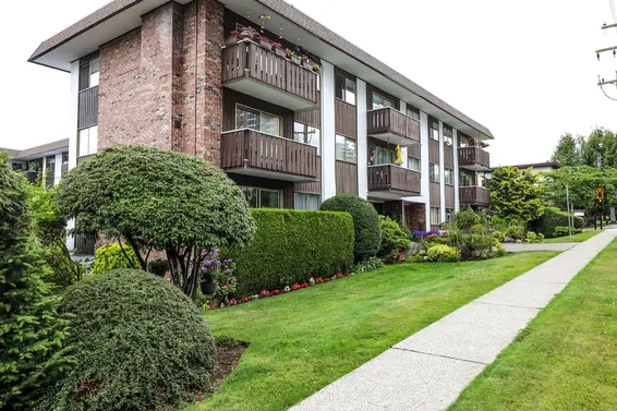 Chesterfield Manor - 1345 Chesterfield | Condos For Sale + Alerts  