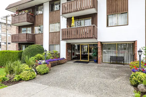 Chesterfield Manor - 1345 Chesterfield | Condos For Sale + Alerts  