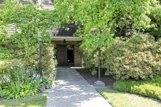 Hillshire Place - 310 E 3rd St | Condos For Sale + Listing Alerts
