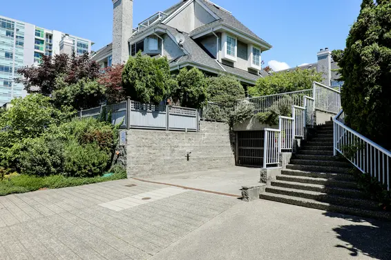 Bentley Mews - 216 E 6th St | Townhomes For Sale + Listing Alerts  