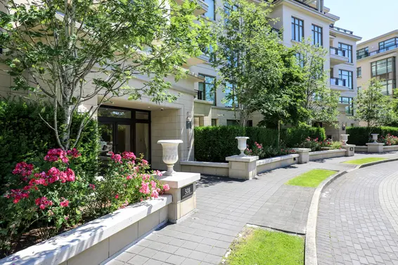 Water's Edge - MLS® Listings and suites For Sale  