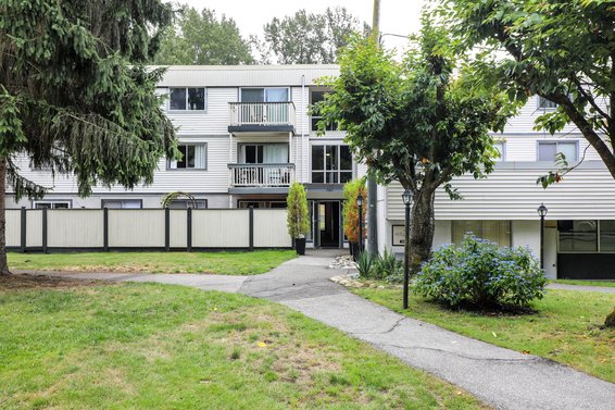 Edgewater Estates - 780 Premier | Condos For Sale + Listing Alerts