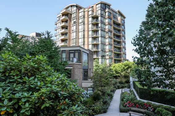 One Park Lane - 170 W 1st St | Condos For Sale + Listing Alerts