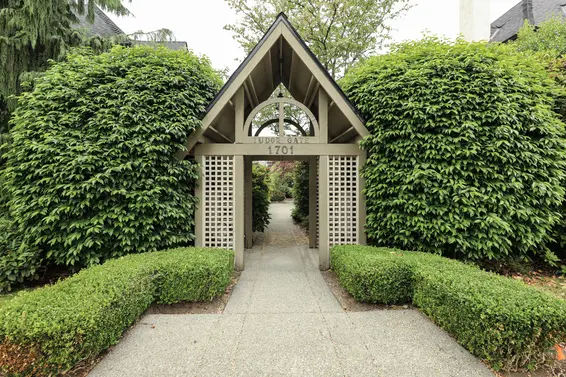 Tudor Gate - 1701 Chesterfield | Townhomes For Sale + Listing Alerts  