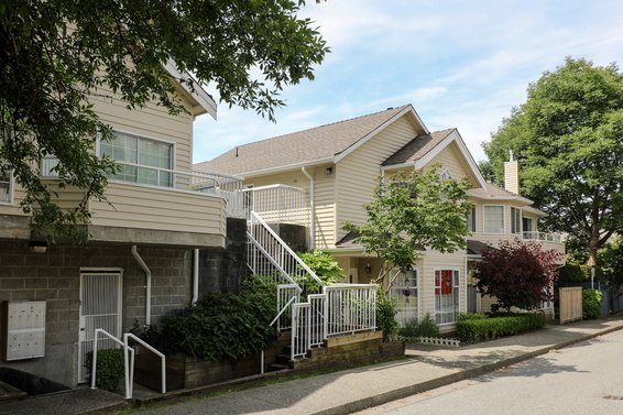Park Lane - 839 W 17th St | Townhomes For Sale + Listing Alerts