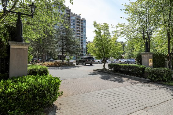 Carlton at the Club - 1327 E Keith Rd | Condos For Sale + Listing Alerts